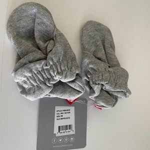 NWT Gray Gripper Infant Booties